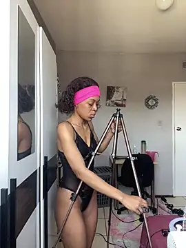 Snapshot of Sexypussyclit chatting on December 15, 11:05 am Sexypussyclit online show from December 15, 11:05 am