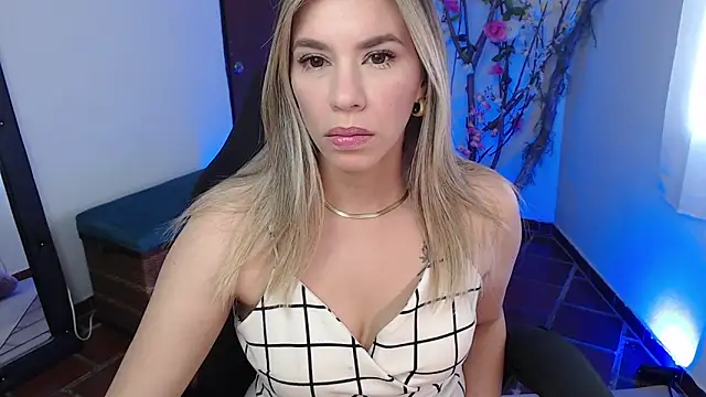 Snapshot of ms_sofia_x chatting on November 15, 4:11 pm ms sofia x online show from November 15, 4:11 pm