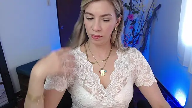 Snapshot of ms_sofia_x chatting on November 4, 3:27 pm ms sofia x online show from November 4, 3:27 pm