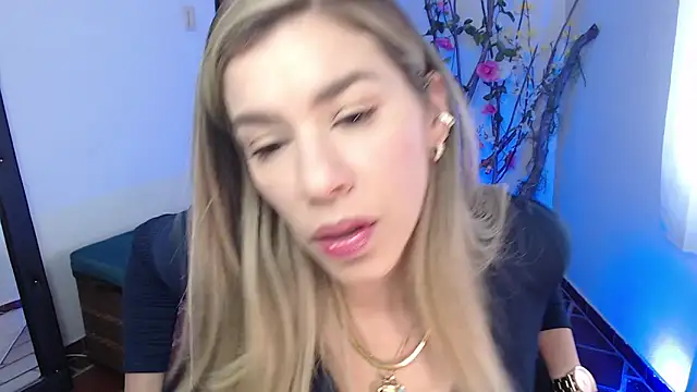 Snapshot of ms_sofia_x chatting on October 27, 5:25 pm ms sofia x online show from October 27, 5:25 pm