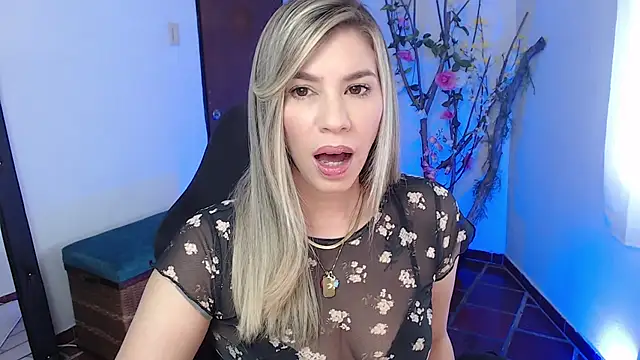 Snapshot of ms_sofia_x chatting on October 30, 3:20 pm ms sofia x online show from October 30, 3:20 pm