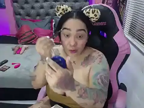 JEENEVIEVE online show from March 11, 6:19 pm