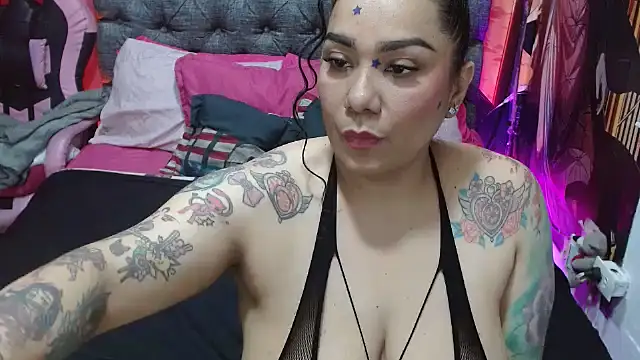 JEENEVIEVE online show from June 4, 6:23 pm