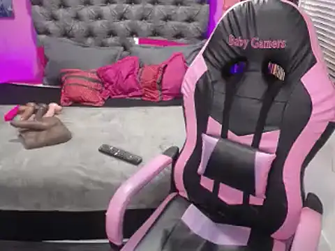 JEENEVIEVE online show from March 20, 6:09 pm