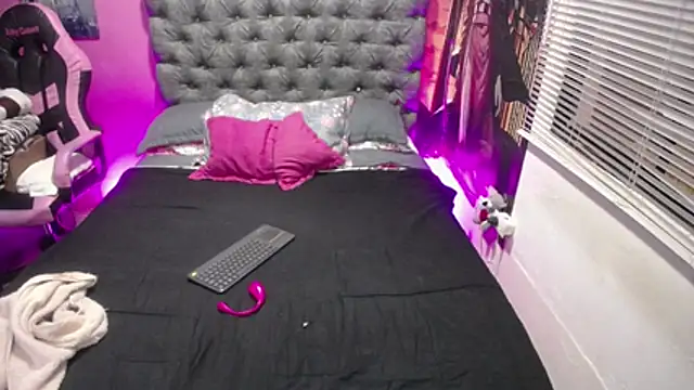 JEENEVIEVE online show from October 30, 6:16 pm