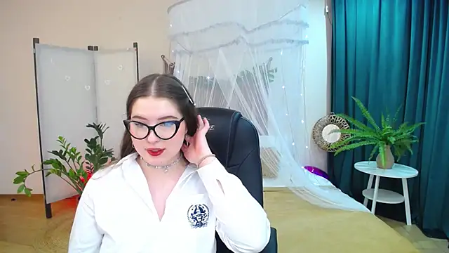 Snapshot of NicoleFoxery chatting on March 18, 9:32 pm NicoleFoxery online show from March 18, 9:32 pm