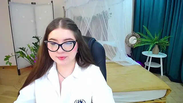 Snapshot of NicoleFoxery chatting on March 7, 6:22 pm NicoleFoxery online show from March 7, 6:22 pm