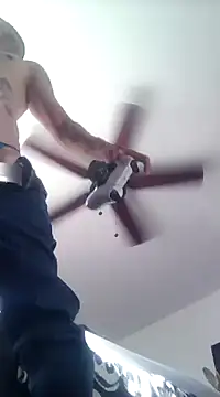 Snapshot of Prettyboiflaco chatting on February 27, 4:32 pm Prettyboiflaco online show from February 27, 4:32 pm