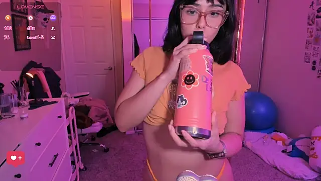 Evie-Luna online show from May 2, 3:56 am