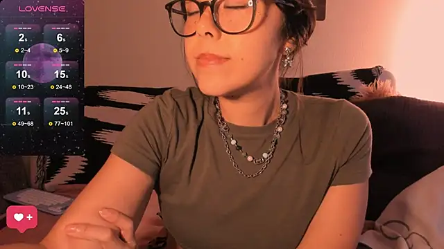 Evie-Luna online show from October 5, 12:45 am