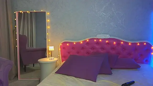 Ariana Petite online show from February 10, 11:13 pm