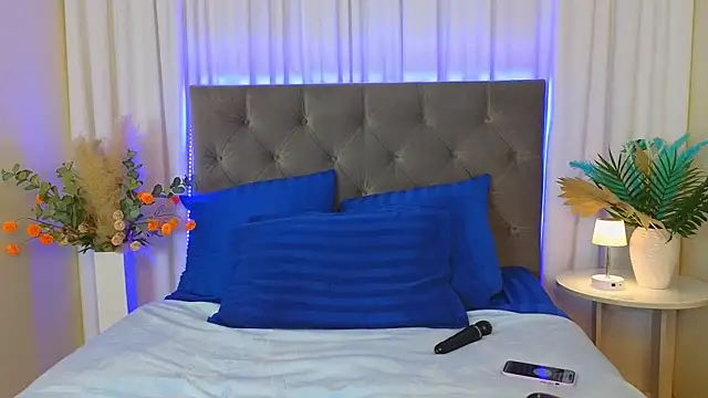 Ariana Petite online show from March 12, 12:16 am