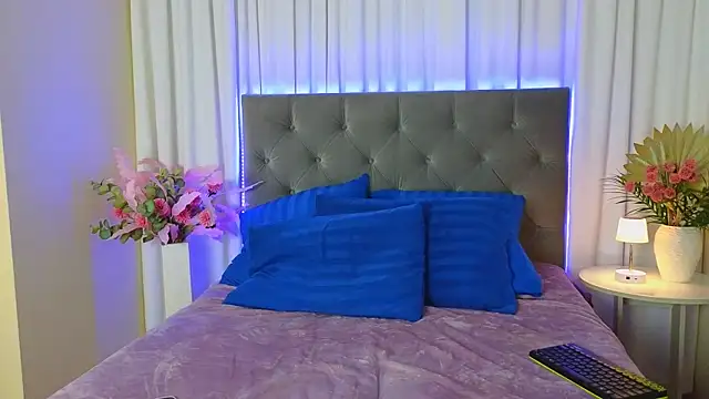 Ariana Petite online show from April 10, 12:06 am