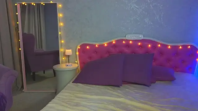 Snapshot of Ariana_Petite chatting on February 23, 11:14 pm Ariana Petite online show from February 23, 11:14 pm