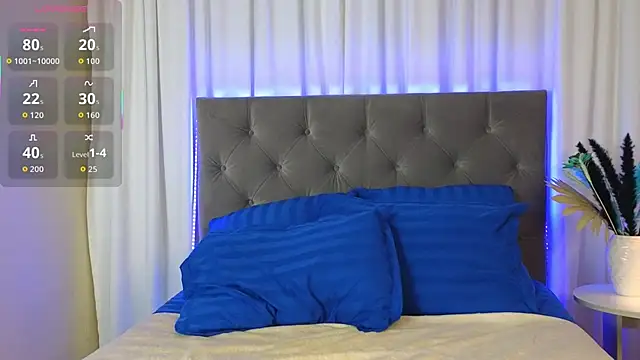 Snapshot of Ariana_Petite chatting on November 6, 11:20 pm Ariana Petite online show from November 6, 11:20 pm