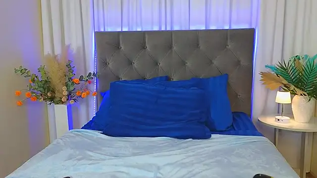 Ariana Petite online show from March 16, 12:51 am