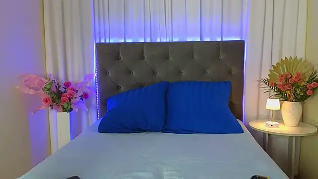 Ariana Petite online show from April 30, 12:17 am