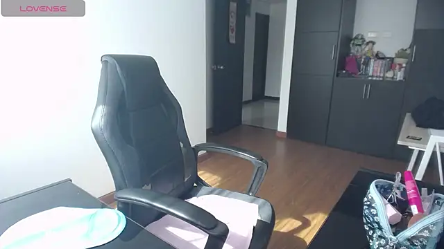 michell fun23 online show from December 3, 2:16 pm