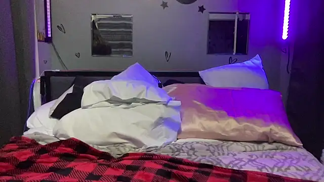 mirandamark2020 online show from April 2, 6:25 pm