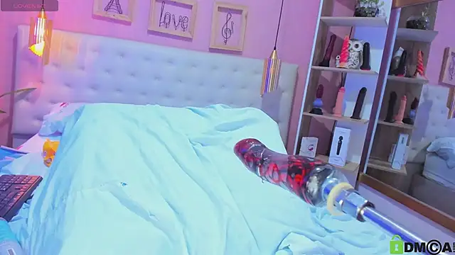 leylla  online show from December 4, 8:19 pm