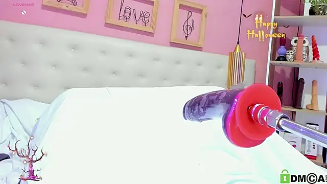 leylla  online show from October 24, 9:03 pm