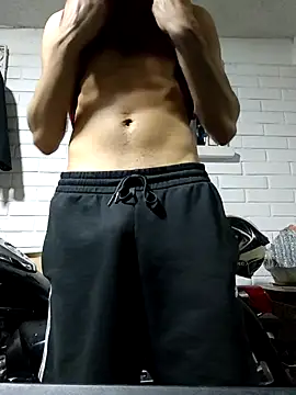 Snapshot of TommyMomentum chatting on November 18, 5:44 am TommyMomentum online show from November 18, 5:44 am