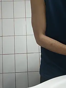 Snapshot of TommyMomentum chatting on October 17, 4:27 am TommyMomentum online show from October 17, 4:27 am