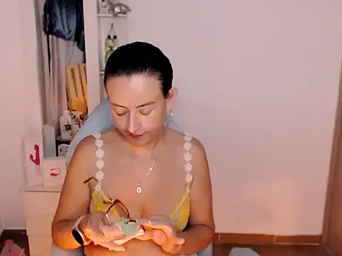 Snapshot of BOREAL_MOON chatting on July 5, 2:05 am BOREAL MOON online show from July 5, 2:05 am