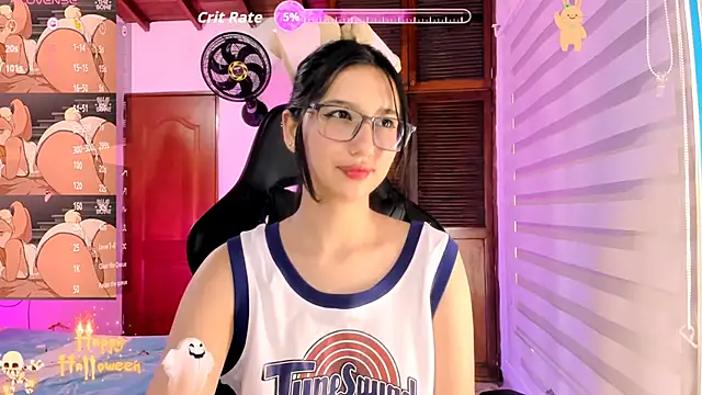 Luniverse online show from October 31, 5:09 pm