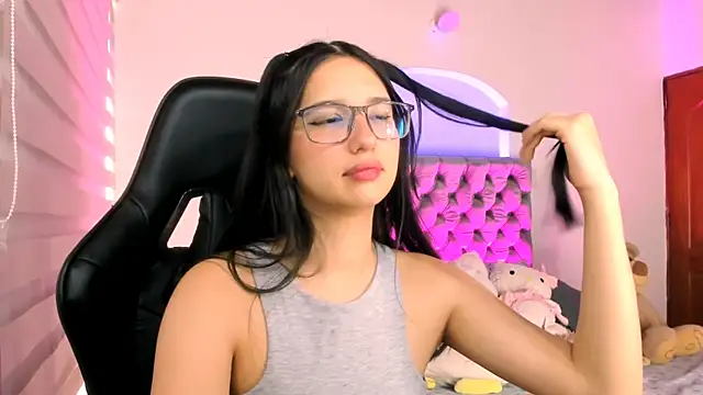 Luniverse online show from December 4, 8:30 pm