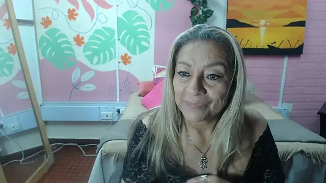Snapshot of ZAMANTHA chatting on June 15, 3:44 pm ZAMANTHA online show from June 15, 3:44 pm