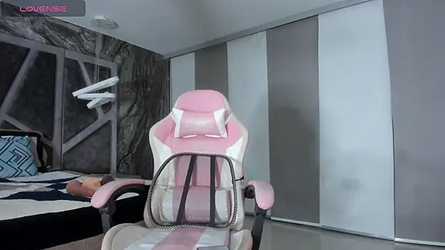 angelinafit online show from April 14, 11:43 pm