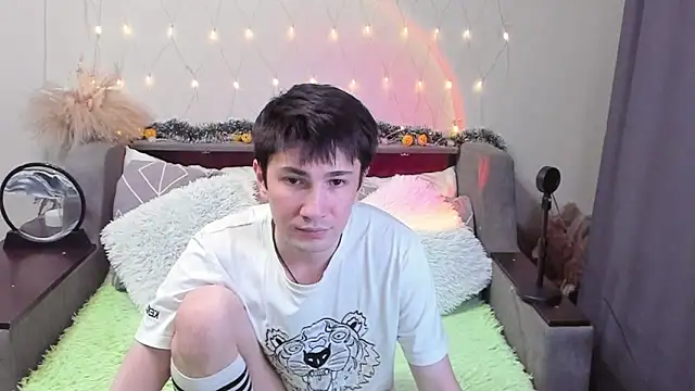 Snapshot of Yumi_steve chatting on October 30, 8:12 am Yumi steve online show from October 30, 8:12 am