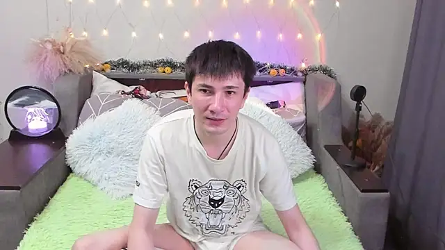 Yumi steve online show from October 8, 8:31 pm