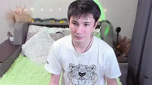 Snapshot of Yumi_steve chatting on October 31, 12:02 pm Yumi steve online show from October 31, 12:02 pm