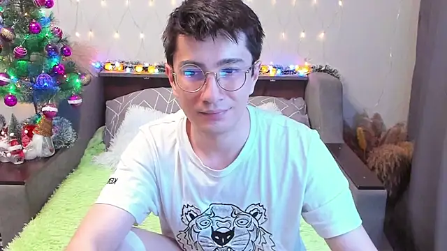 Yumi steve online show from December 1, 7:52 pm