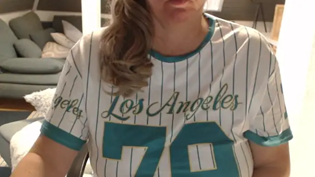 KimMitchelli online show from February 24, 11:44 am