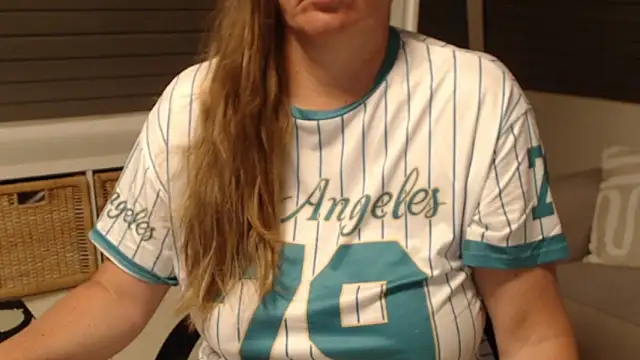 Snapshot of KimMitchelli chatting on May 7, 4:28 am KimMitchelli online show from May 7, 4:28 am
