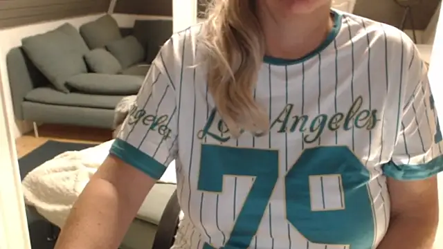 KimMitchelli online show from November 18, 5:55 am