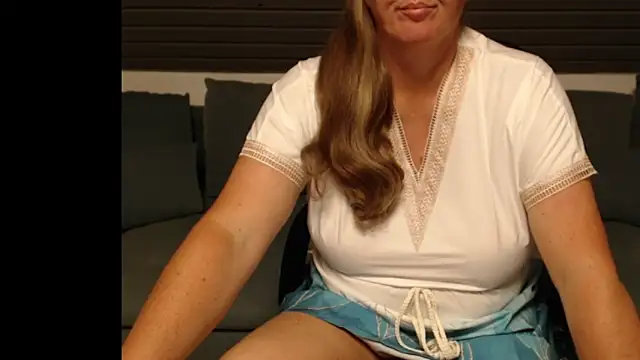 Snapshot of KimMitchelli chatting on September 12, 7:13 pm KimMitchelli online show from September 12, 7:13 pm
