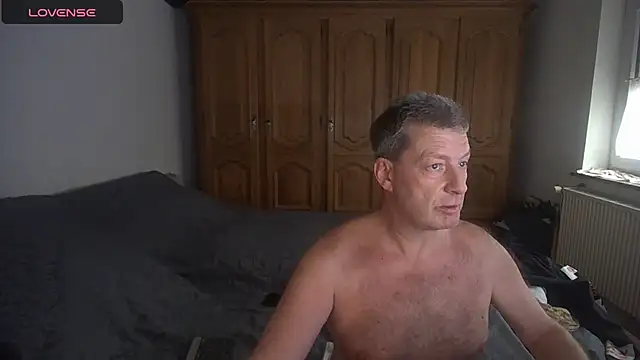 iliebetights online show from November 23, 1:54 pm