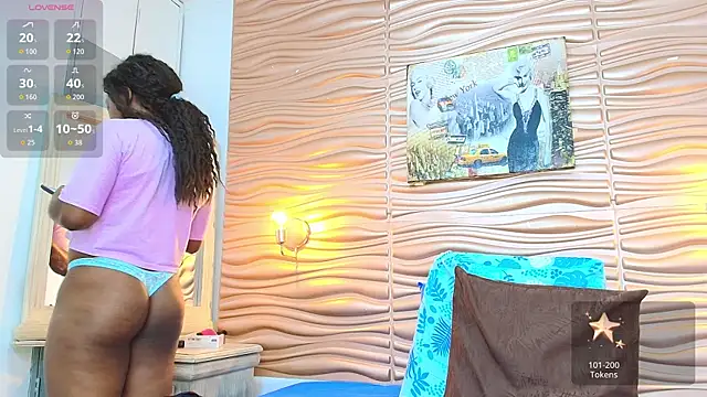 mia pineda online show from October 4, 8:10 pm