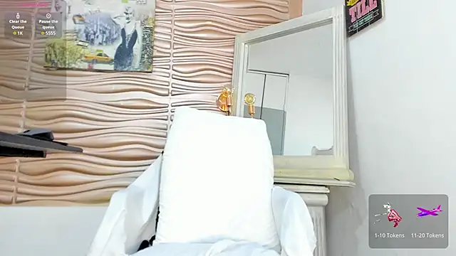 mia pineda online show from March 14, 7:09 pm