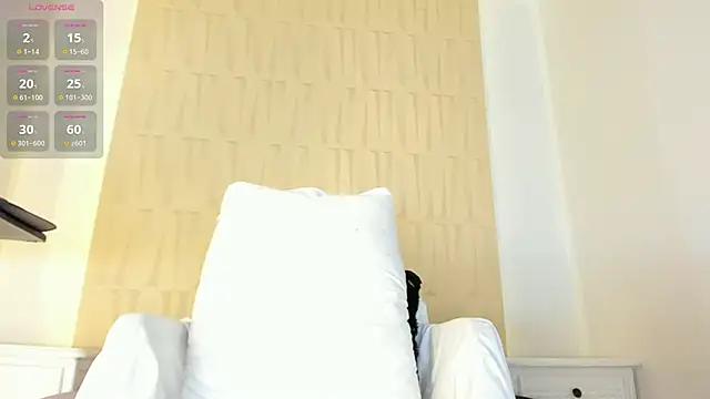 mia pineda online show from April 8, 9:05 pm