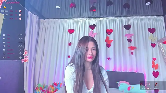 Snapshot of JesikaLooove chatting on February 23, 7:33 am JesikaLooove online show from February 23, 7:33 am