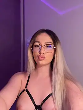 mollyxxx online show from March 8, 3:32 am