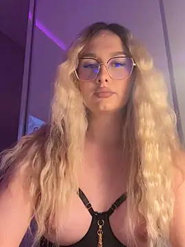 mollyxxx online show from May 18, 11:42 pm