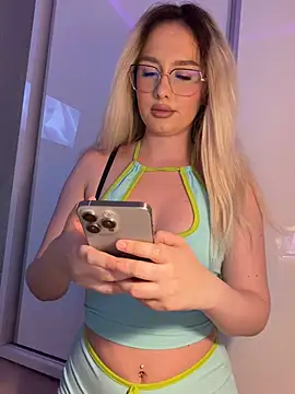 mollyxxx online show from July 12, 4:02 am