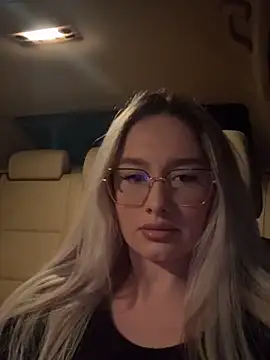 mollyxxx online show from April 3, 11:44 pm