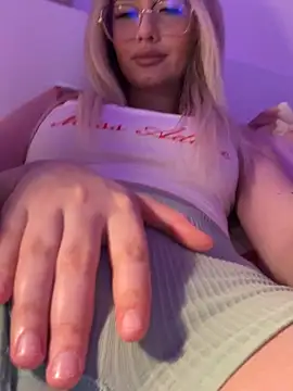 Snapshot of mollyxxx chatting on March 21, 11:23 pm mollyxxx online show from March 21, 11:23 pm